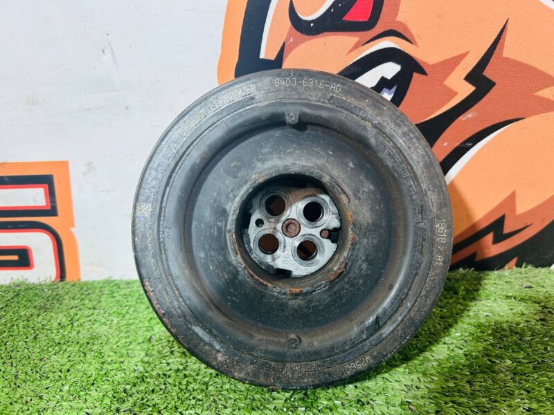 LR113860 Crankshaft pulley with damper 2.0D 2.0IE Range Rover Velar L560 (2018-) Used - Image 24