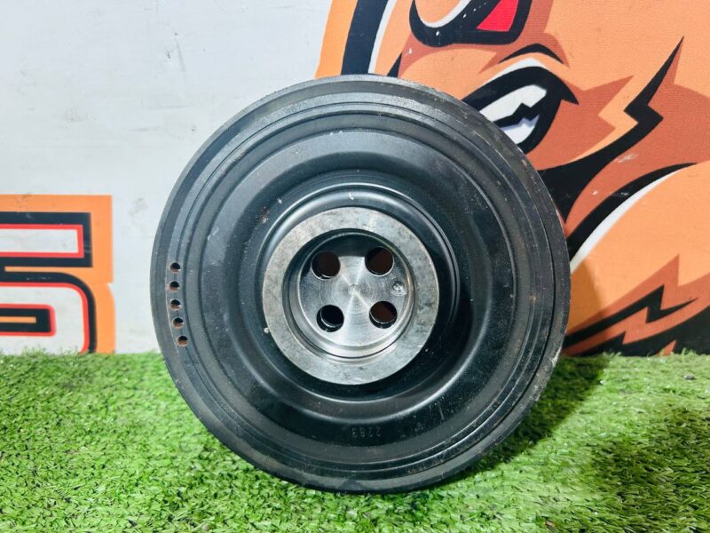 LR113860 Crankshaft pulley with damper 2.0D 2.0IE Range Rover Velar L560 (2018-) Used - Image 25