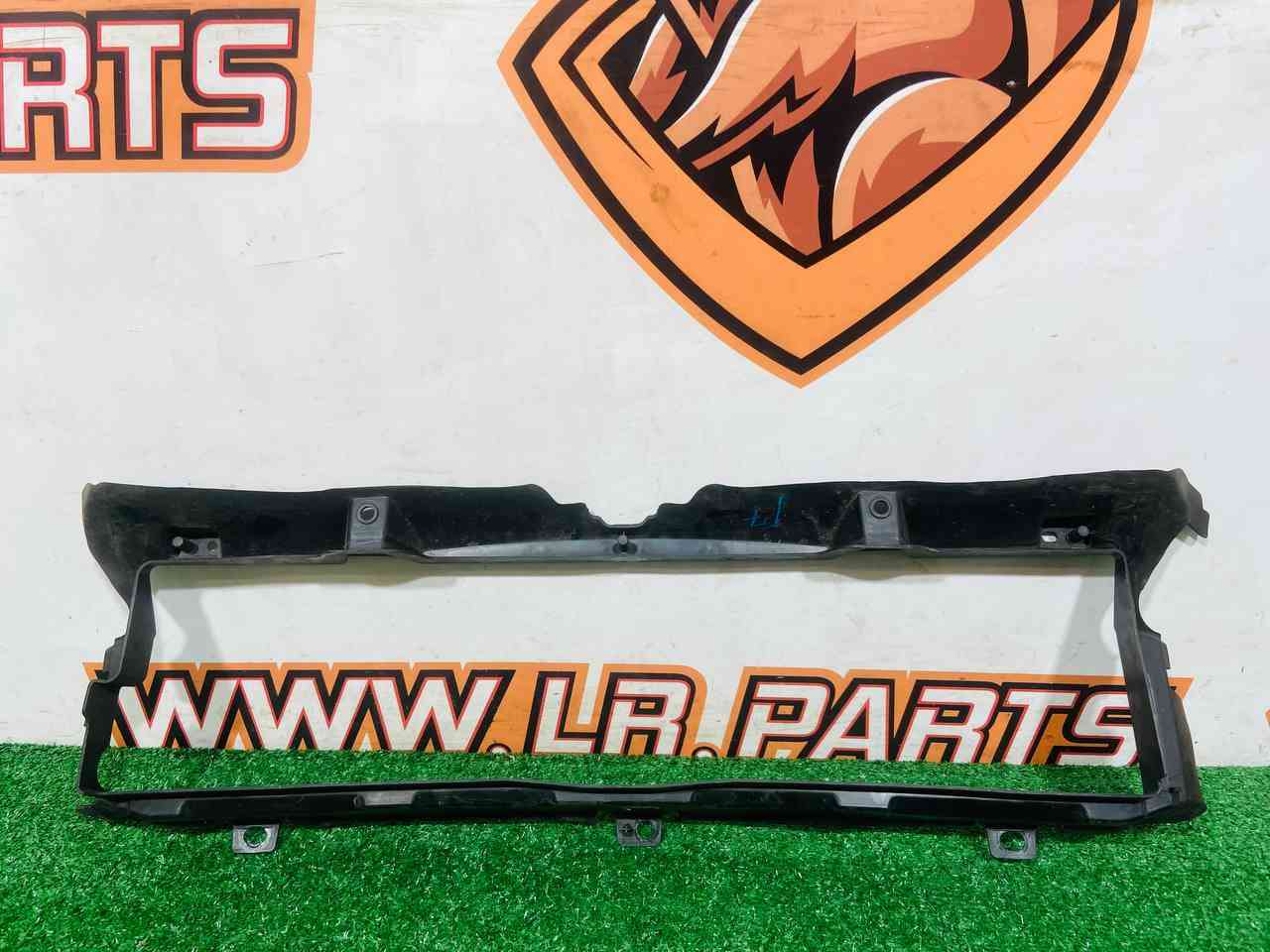 LR114172 Upper ventilation deflector Range Rover Evoque New L551 (2019-) Used cost 110 € in stock 1 pcs.