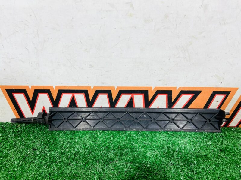 LR114176.1 Radiator Shutter Blades Range Rover Evoque New L551 (2019-) Used cost  € in stock 11 pcs.