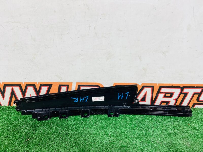 LR114200 Molding rear left door vertical Range Rover Evoque New L551 (2019-) Used cost 30 € in stock 1 pcs.