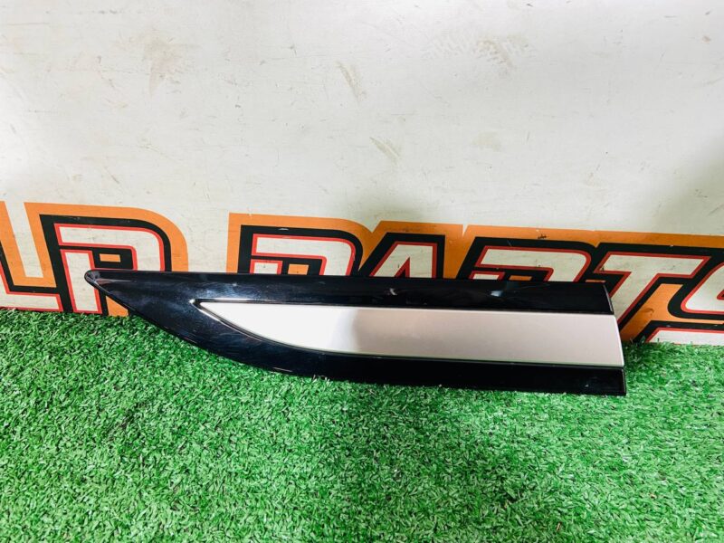 LR114458 Front door molding, upper right, Range Rover Evoque New L551 (2019-) Used cost 50 € in stock 1 pcs.