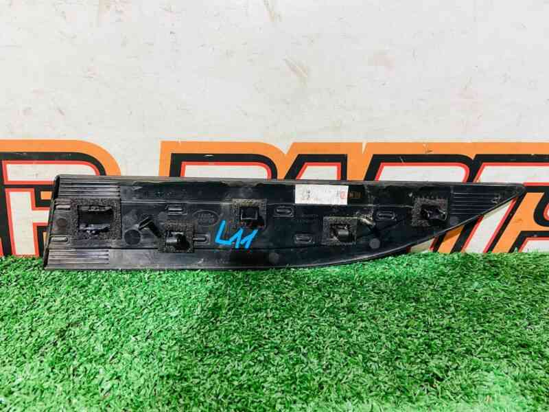 LR114458 Front door molding, upper right, Range Rover Evoque New L551 (2019-) Used cost 50 € in stock 1 pcs.