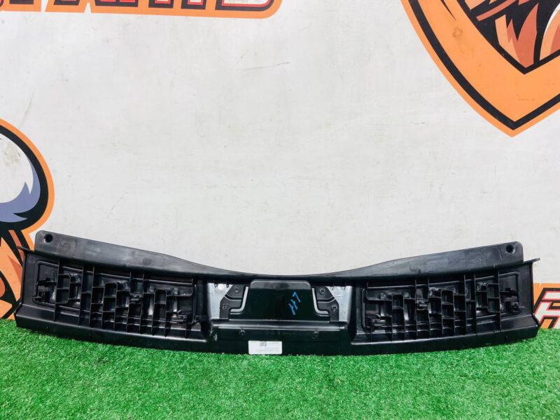 LR114984 Trunk lid sill trim Range Rover Evoque New L551 (2019-) Used cost  € in stock 1 pcs.