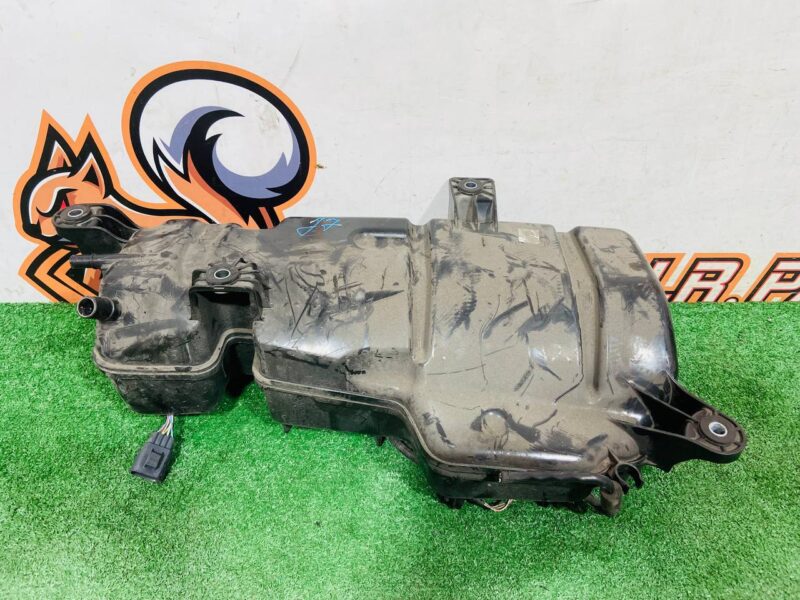 LR115631 Urea tank Adblue Range Rover Evoque New L551 (2019-) used cost 250 € in stock 2 pcs.