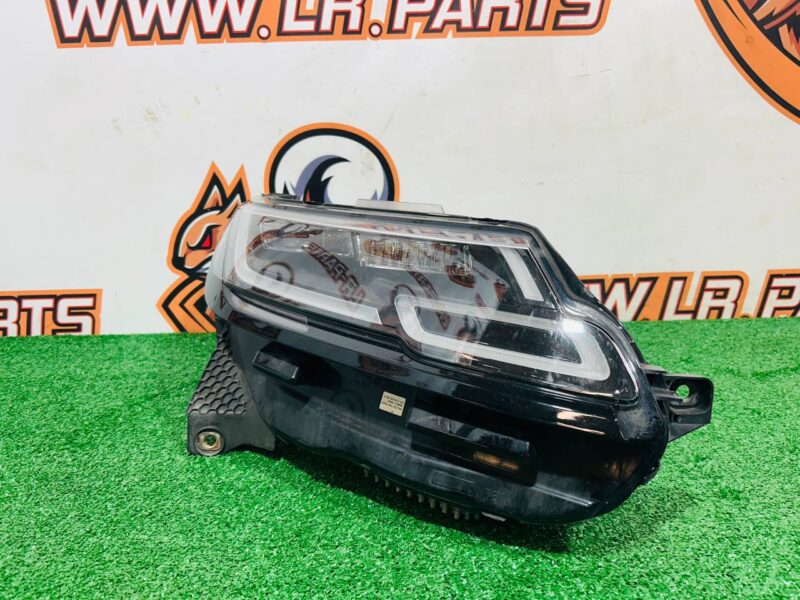 LR116451 Right LED headlight complete Range Rover Velar L560 (2018-) Used cost 1 050 € in stock 1 pcs.