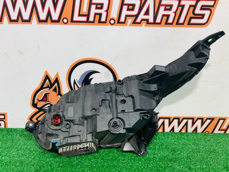 LR116451 Right LED headlight complete Range Rover Velar L560 (2018-) Used cost 1 050 € in stock 1 pcs.