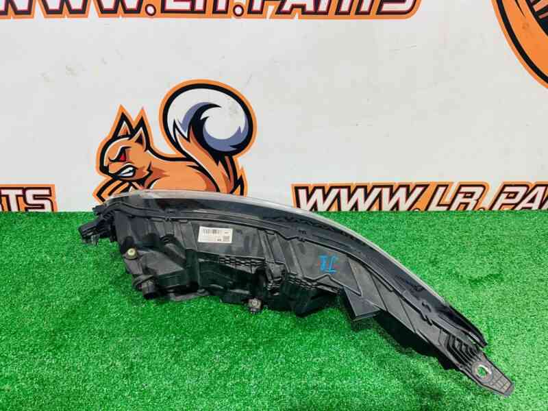 LR116451 Right LED headlight complete Range Rover Velar L560 (2018-) Used cost 1 050 € in stock 1 pcs.