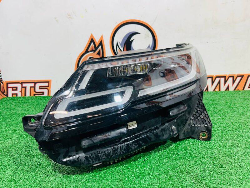 LR116459 Left LED headlight complete Range Rover Velar L560 (2018-) Used cost 1 050 € in stock 1 pcs.