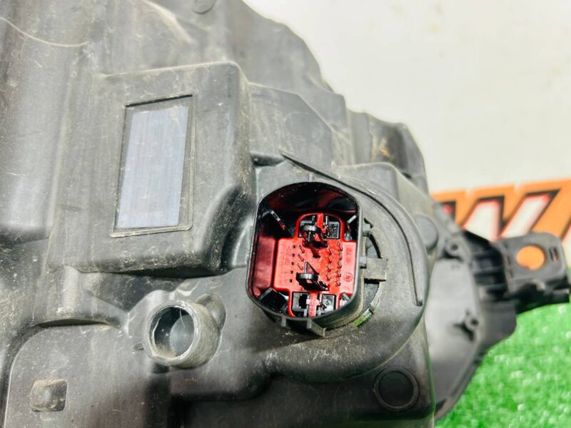 LR116459 Left LED headlight complete Range Rover Velar L560 (2018-) Used cost 1 050 € in stock 1 pcs.