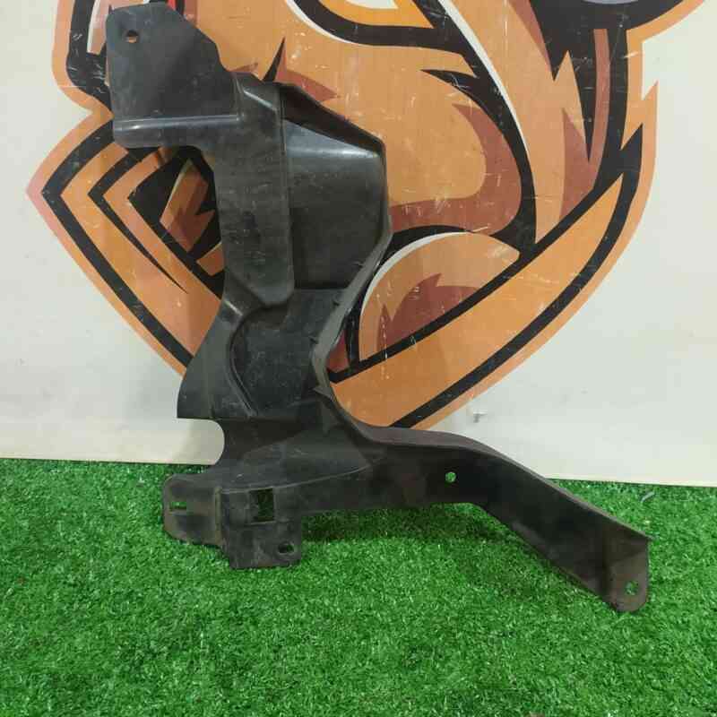 LR135636 Mudguard mounting bracket right Land Rover Discovery Sport L550 (2015-) Used cost 20 € in stock 1 pcs.