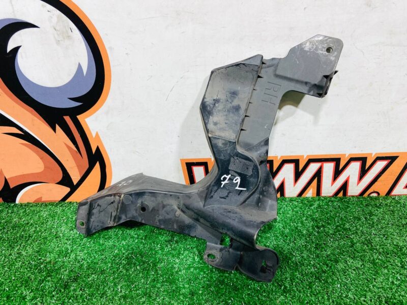 LR135636 Mudguard mounting bracket right Land Rover Discovery Sport L550 (2015-) Used cost 20 € in stock 1 pcs.