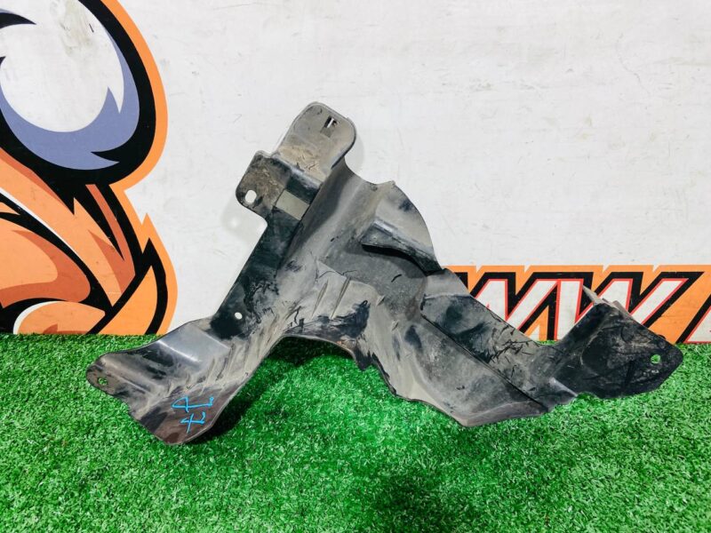 LR135636 Mudguard mounting bracket right Land Rover Discovery Sport L550 (2015-) Used cost 20 € in stock 1 pcs.