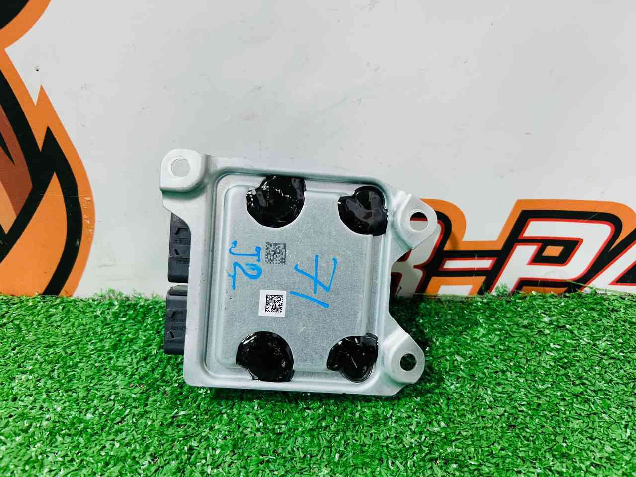 LR136526 Airbag Control Unit for Range Rover Velar L560 (2018-) Used cost 195 € in stock 1 pcs.