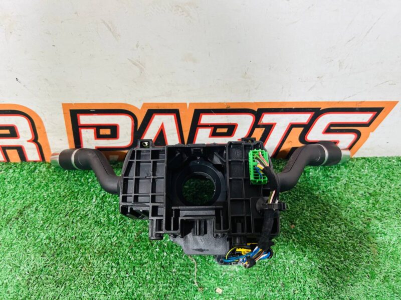 LR137877 Steering column mechanism, complete with snail and switches Range Rover Evoque New L551 (2019-) Used cost 350 € in stock 1 pcs.