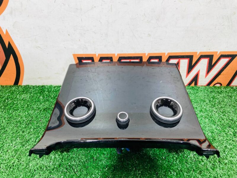 LR139096 Climate control unit Range Rover Evoque New L551 (2019-) Used cost 400 € in stock 2 pcs.