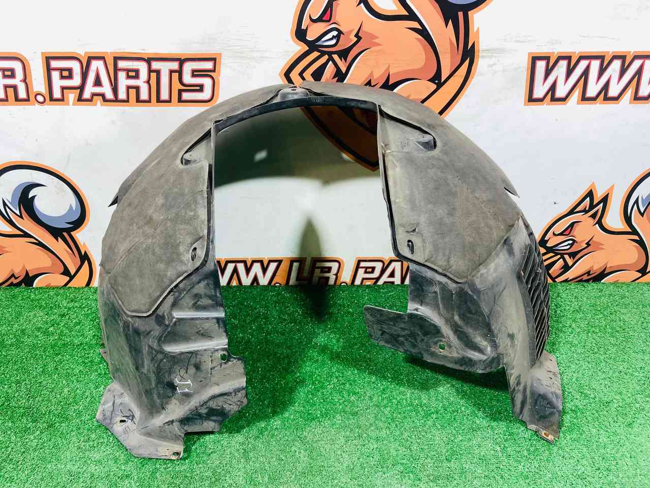 LR142090 Front left mudguard Range Rover Velar L560 (2018-) Used - Image 21