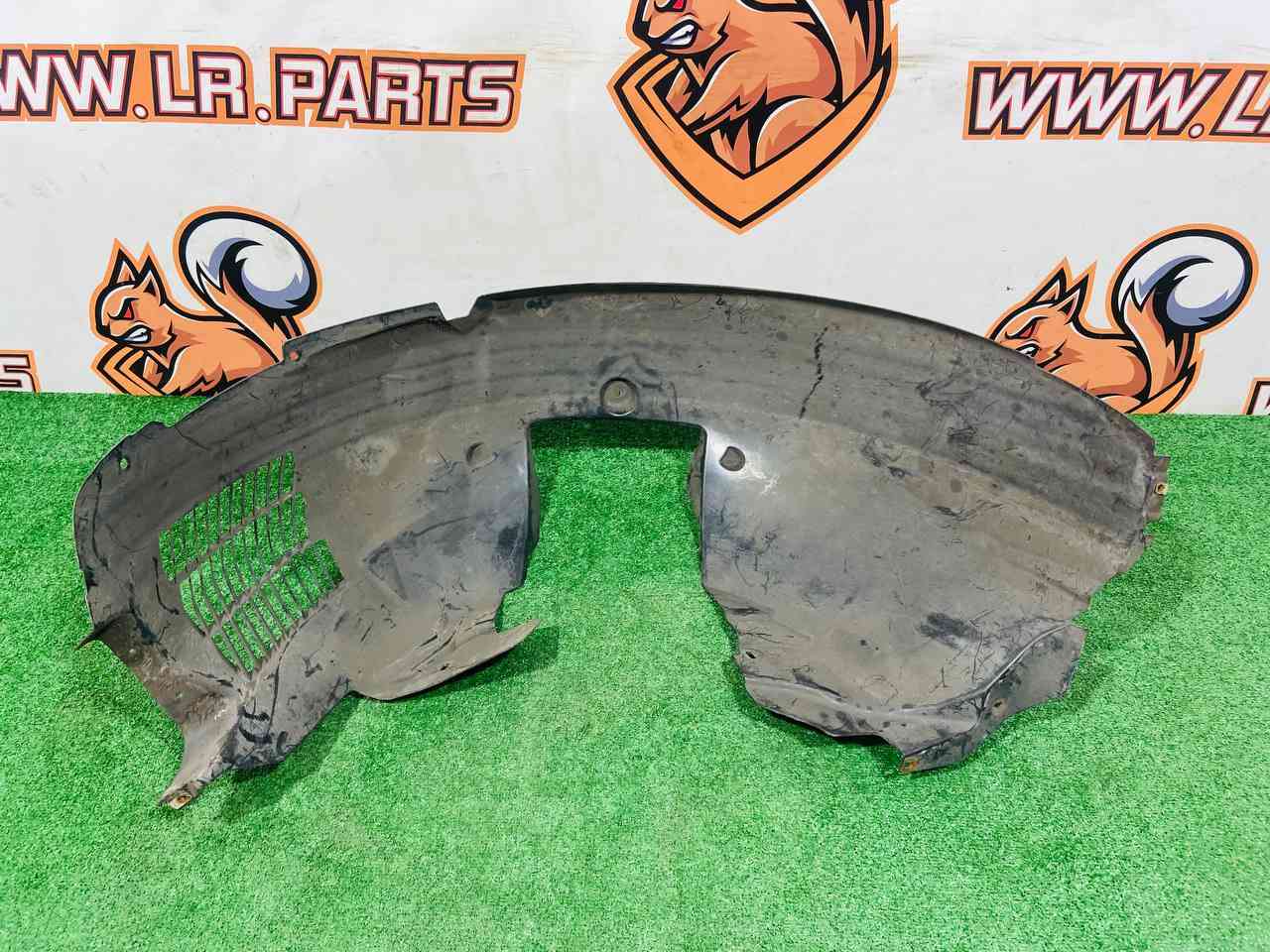 LR142090 Front left mudguard Range Rover Velar L560 (2018-) Used - Image 22