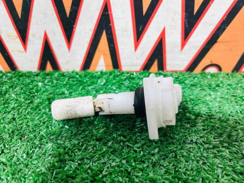 LR142260 Range Rover Evoque New L551 (2019-) Washer Fluid Level Sensor Used cost  € in stock 1 pcs.
