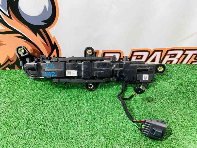 LR144901 Door handle outer rear left Range Rover Evoque New L551 (2019-) Used cost 75 € in stock 1 pcs.