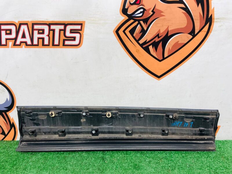 LR149790 Front left door molding Range Rover Evoque New L551 (2019-) Used cost  € in stock 1 pcs.