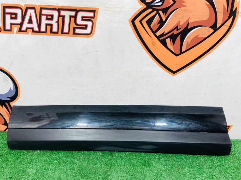 LR149790 Front left door molding Range Rover Evoque New L551 (2019-) Used cost  € in stock 1 pcs.