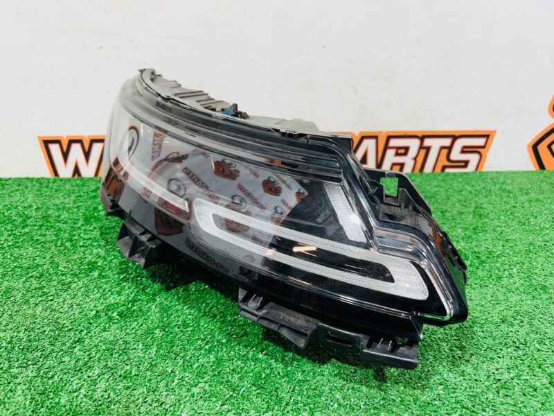 LR159606 Right LED headlight complete Range Rover Evoque New L551 (2019-) Used cost 1 000 € in stock 1 pcs.