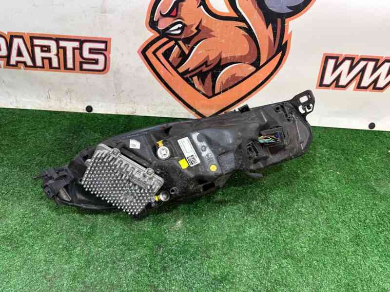T2H43710 Headlight left Jaguar F-Pace X761 (2017-) used cost 1 200 € in stock 1 pcs.