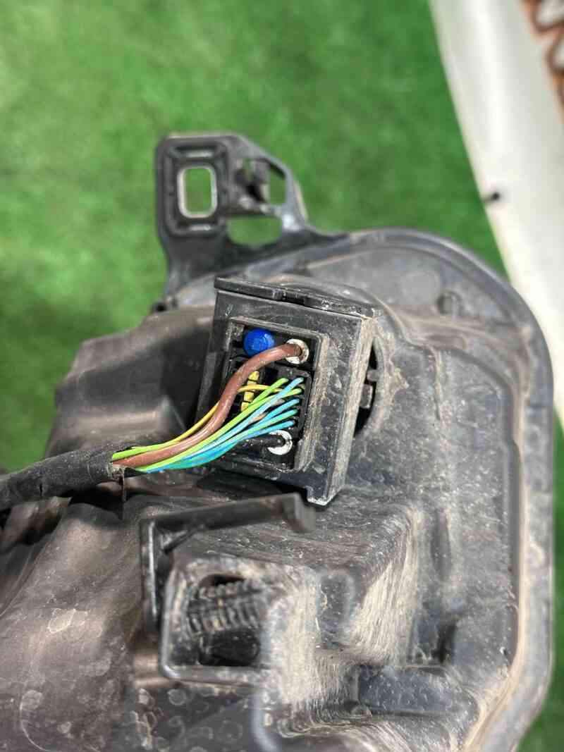 T2H43710 Headlight left Jaguar F-Pace X761 (2017-) used cost 1 200 € in stock 1 pcs.