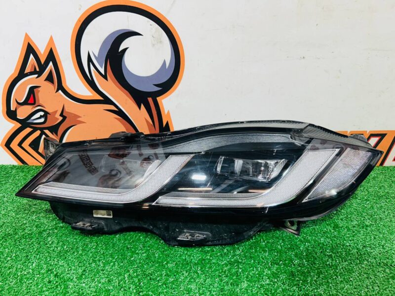 T2H43710 Headlight left Jaguar F-Pace X761 (2017-) used cost 1 200 € in stock 1 pcs.