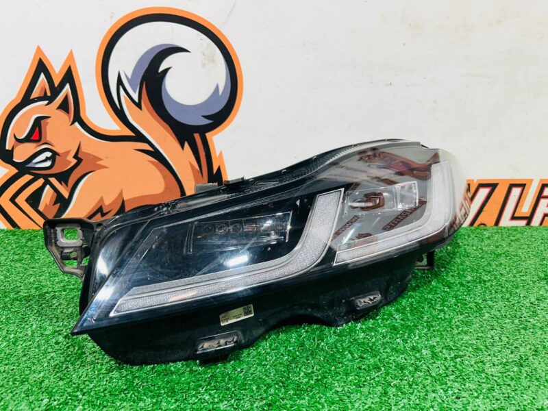 T2H43710 Headlight left Jaguar F-Pace X761 (2017-) used cost 1 200 € in stock 1 pcs.