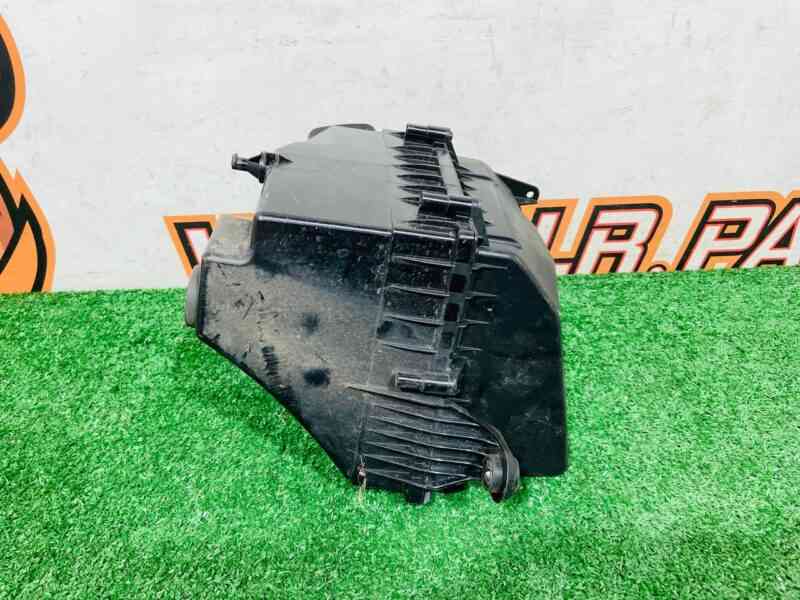 T2H46583 Air filter housing left Jaguar F-Pace X761 (2017-) used - Image 12