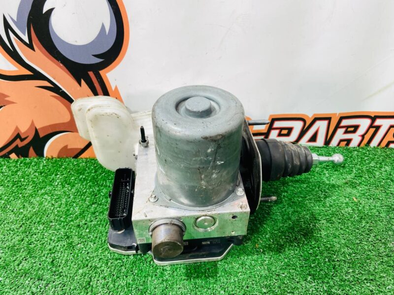T2H48781 ABS block with reservoir Jaguar F-Pace X761 (2017-) used cost 1 000 € in stock 1 pcs.