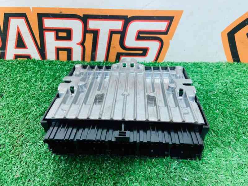 T2H9897 Adaptive Damping Module Jaguar F-Pace X761 (2017-) Used - Image 13