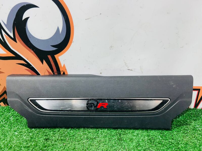 T4A16830 Jaguar F-Pace X761 (2017-) Front Left Door Sill Trim Used cost  € in stock 1 pcs.