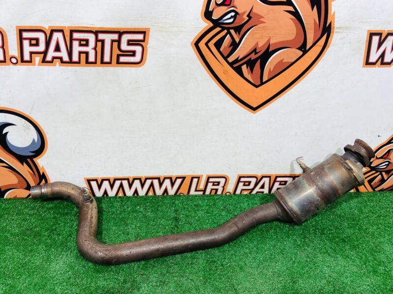 T4A28428 Catalytic converter right Jaguar F-Pace X761 (2017-) Used cost  € in stock 2 pcs.