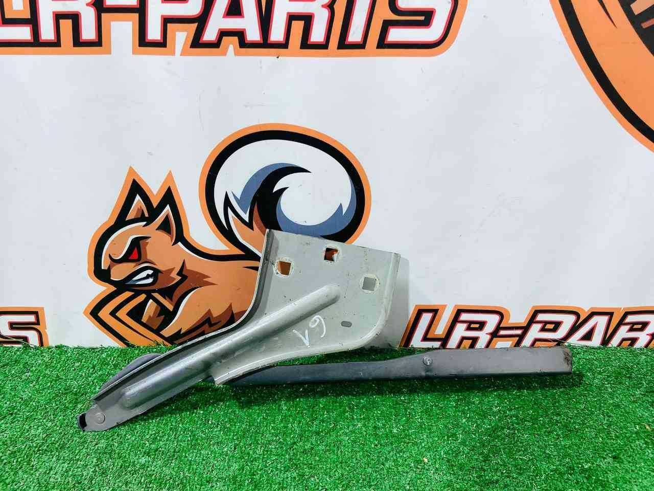 T4A36288 Hood hinge left 2021- Jaguar F-Pace X761 (2017-) Used - Image 13