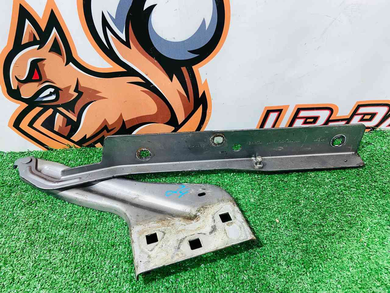 T4A36288 Hood hinge left 2021- Jaguar F-Pace X761 (2017-) Used - Image 14