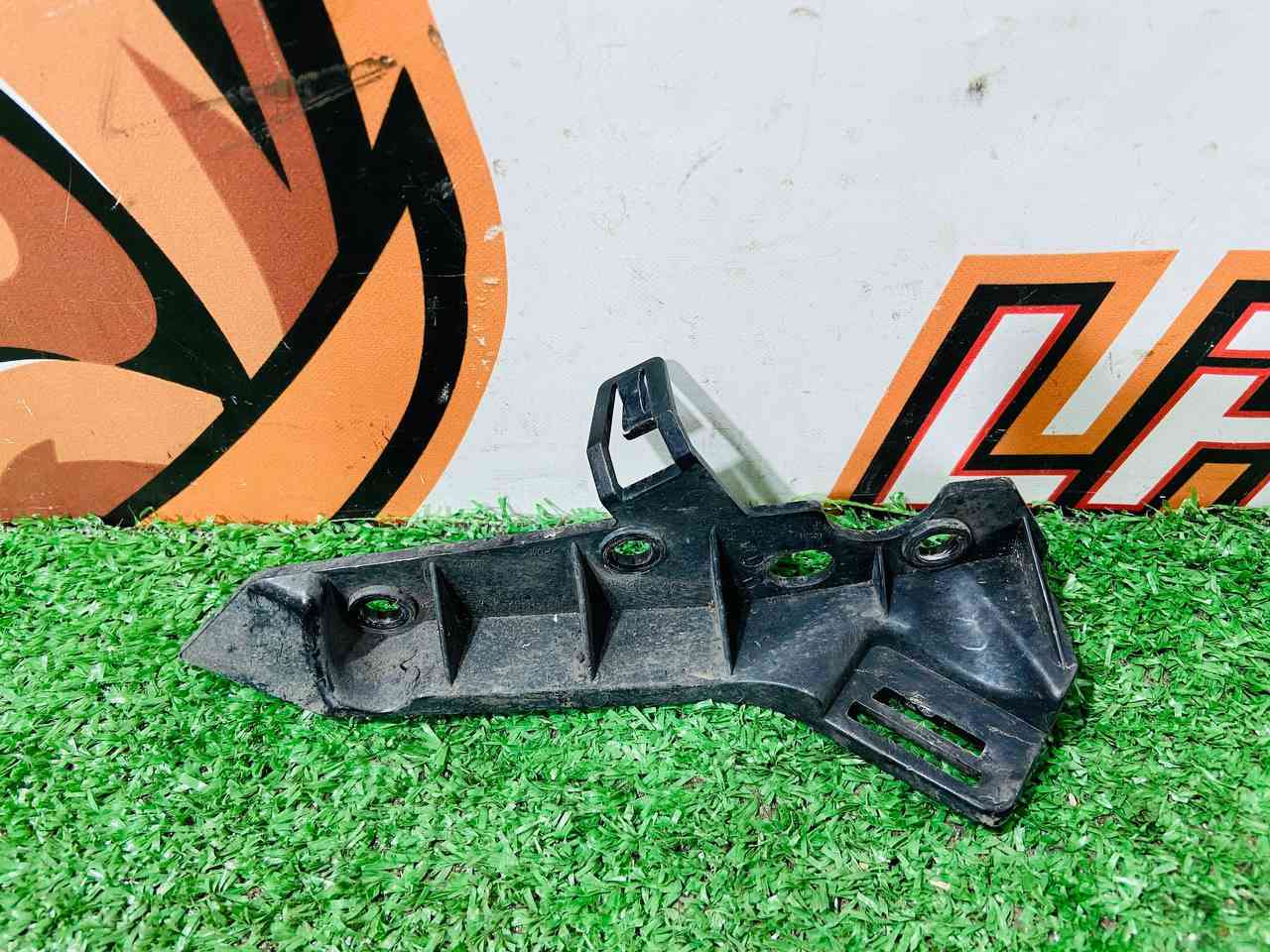 T4A6236 Left front bumper mounting bracket Jaguar F-Pace X761 (2017-) Used - Image 21