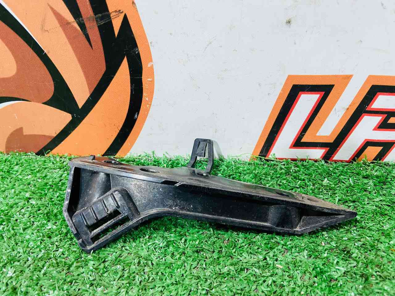 T4A6236 Left front bumper mounting bracket Jaguar F-Pace X761 (2017-) Used - Image 22