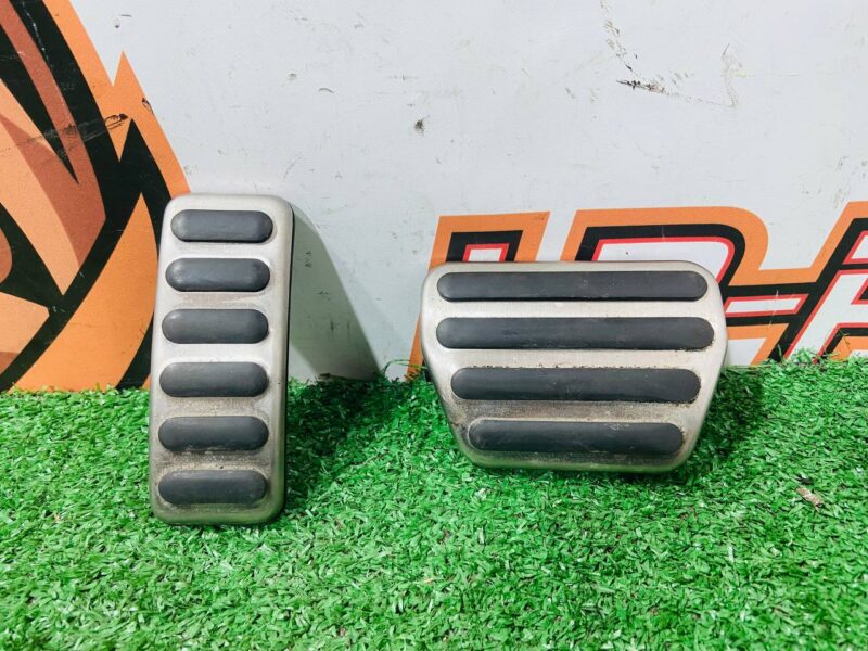 VPLGS0160 Pedal pad set Range Rover Sport L494 (2014-2022) Used cost 40 € in stock 1 pcs.
