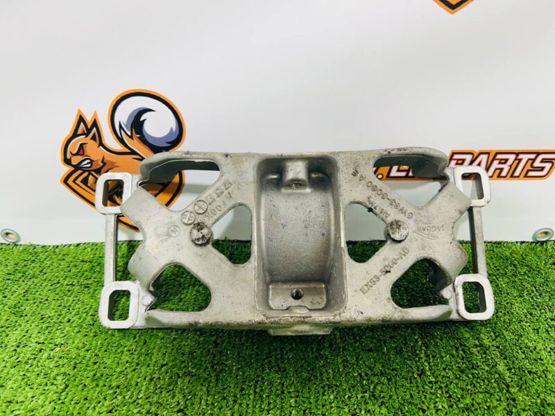 6W835060AE Jaguar F-Type X152 Mounting Bracket (2014-) Used cost  € in stock 1 pcs.