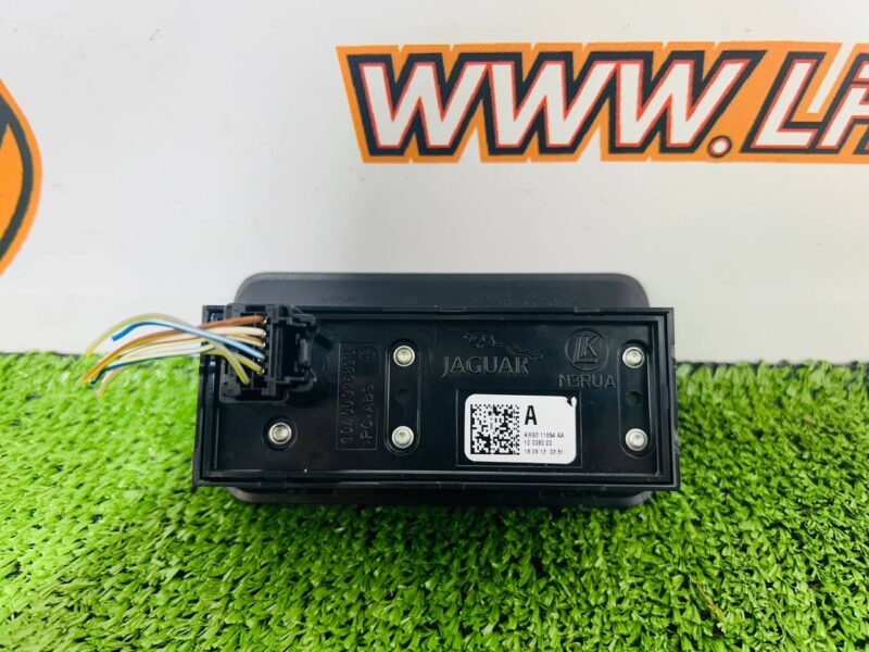 C2D2003 Trunk release button block Jaguar F-Type X152 (2014-) Used cost 25 € in stock 1 pcs.