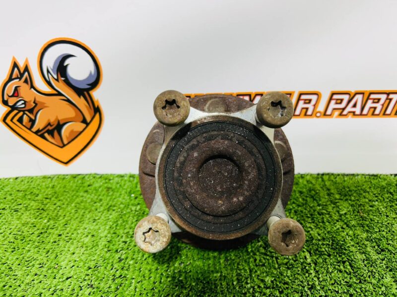 C2P24802 Front hub Jaguar F-Type X152 (2014-) Used cost 200 € in stock 2 pcs.
