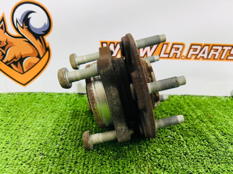 C2P24802 Front hub Jaguar F-Type X152 (2014-) Used cost 200 € in stock 2 pcs.