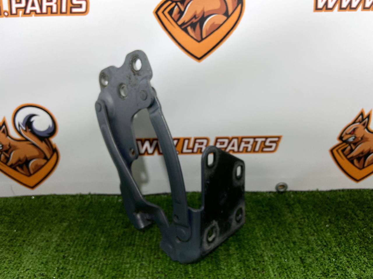 C2P5373 Bonnet hinge right Jaguar F-Type X152 (2014-) Used cost 120 € in stock 1 pcs.