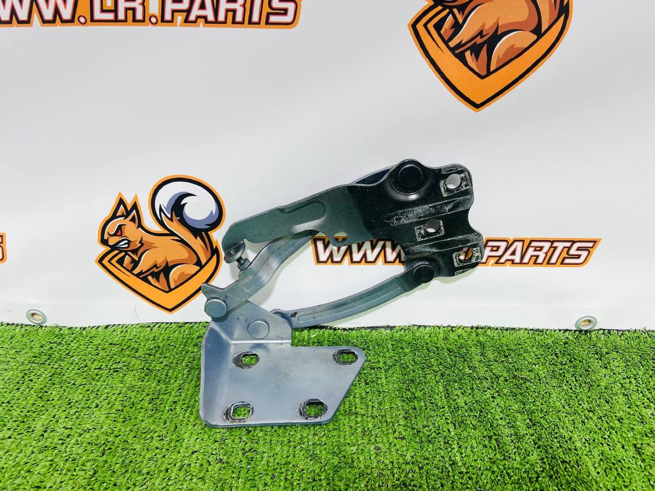 C2P26223 Left Hood Hinge for Jaguar F-Type X152 (2014-) Used cost 110 € in stock 1 pcs.