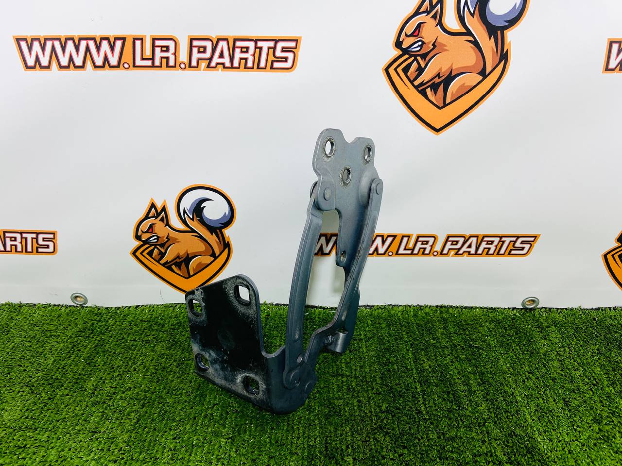 C2P26223 Left Hood Hinge for Jaguar F-Type X152 (2014-) Used cost 110 € in stock 1 pcs.