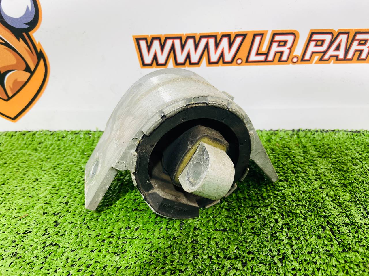 C2P8353 Automatic Transmission Mount Cushion Jaguar F-Type X152 (2014-) Used cost € in stock 1 pcs.