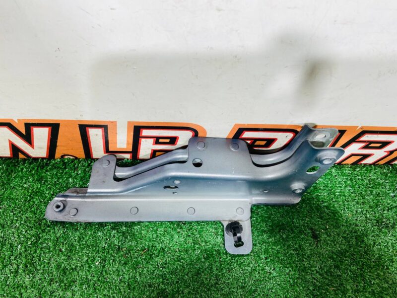 EX5316794AA Left Bumper Mounting Bracket Jaguar F-Type X152 (2014-) Used cost  € in stock 1 pcs.